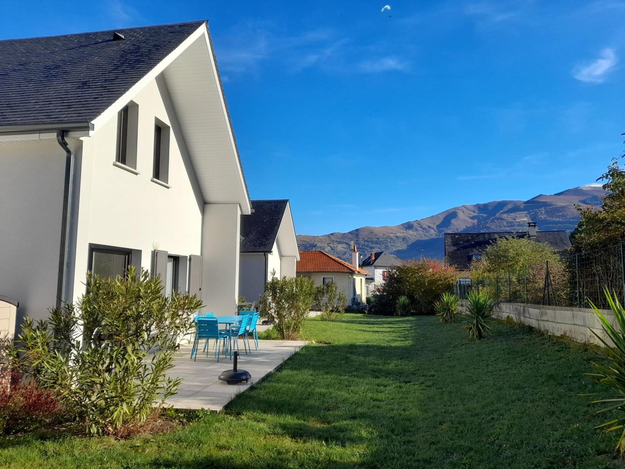 Gite Les Lys Fleurs Des Pyrenees Argeles-Gazost Exterior photo
